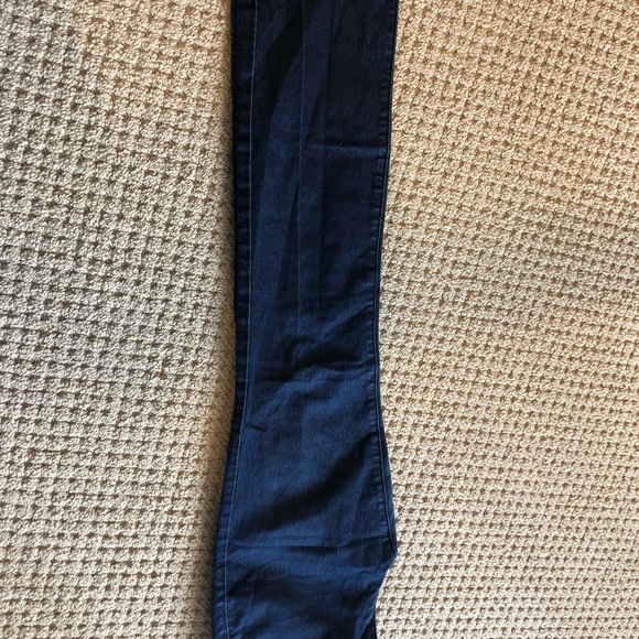 Guess Jeans - Picture 2 of 4
